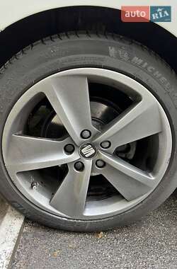 Хэтчбек SEAT Leon 2013 в 