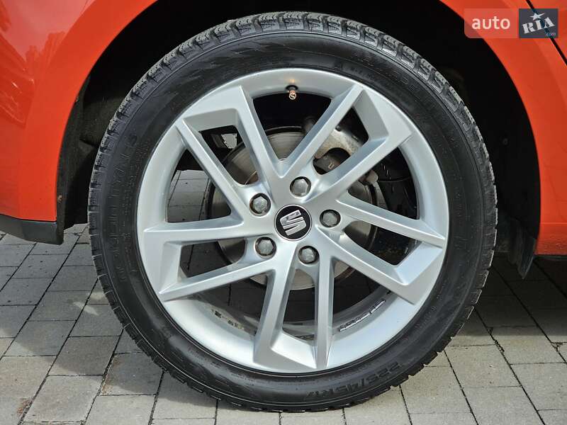 Хэтчбек SEAT Leon 2016 в Киеве