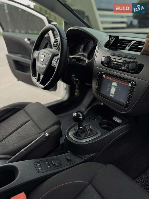 Хэтчбек SEAT Leon 2010 в Днепре