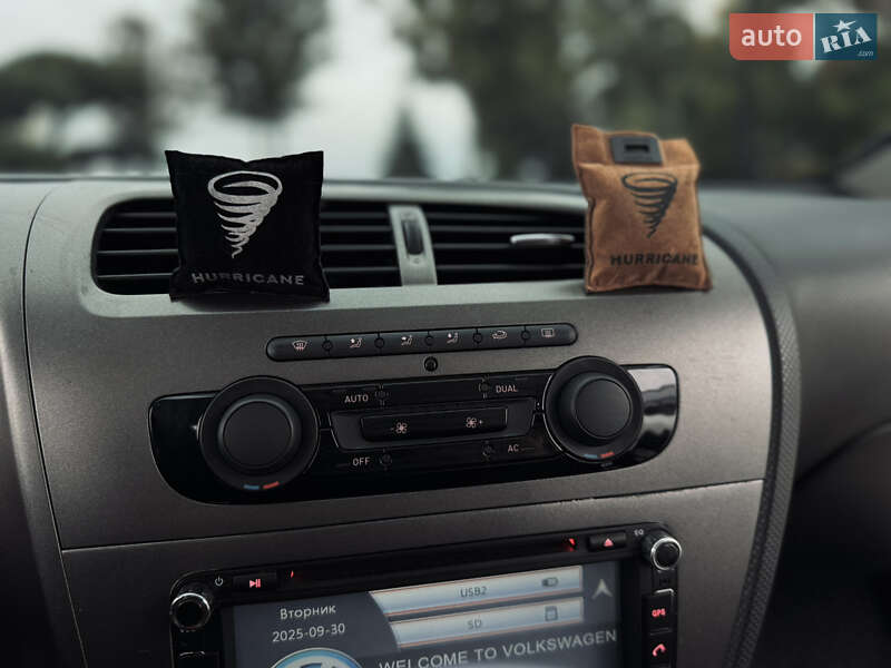 Хэтчбек SEAT Leon 2010 в Днепре