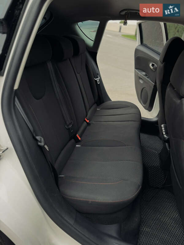 Хэтчбек SEAT Leon 2010 в Днепре