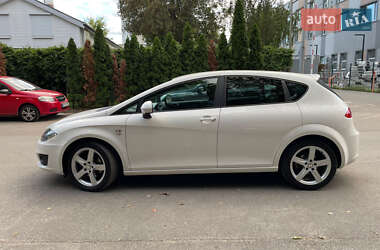 Хэтчбек SEAT Leon 2011 в 