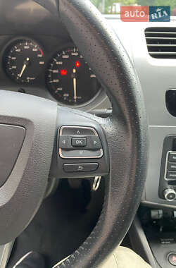 Хэтчбек SEAT Leon 2011 в 