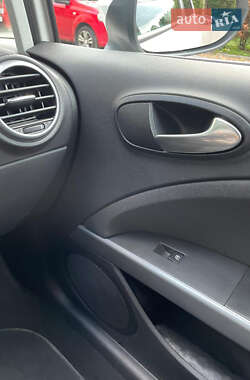 Хэтчбек SEAT Leon 2011 в 