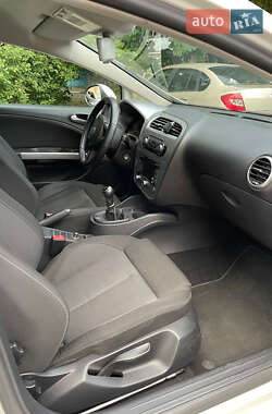 Хэтчбек SEAT Leon 2011 в 