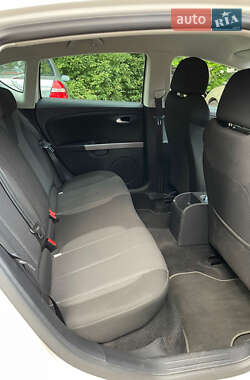 Хэтчбек SEAT Leon 2011 в 