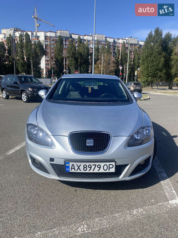 Хэтчбек SEAT Leon 2010 в 
