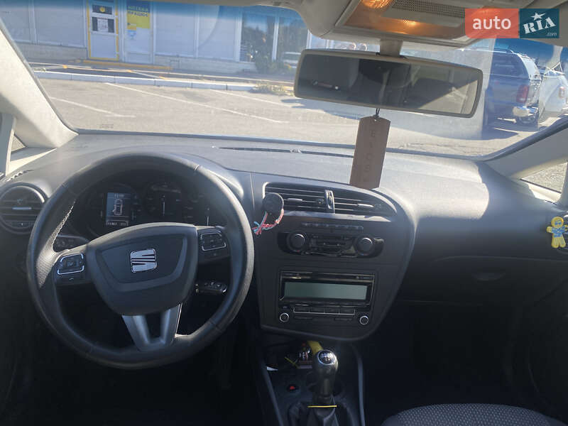 Хэтчбек SEAT Leon 2010 в Харькове