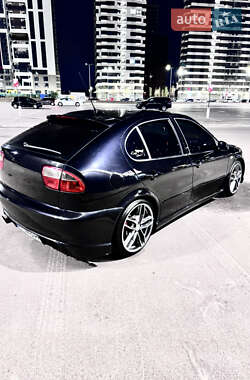 Хэтчбек SEAT Leon 2004 в 