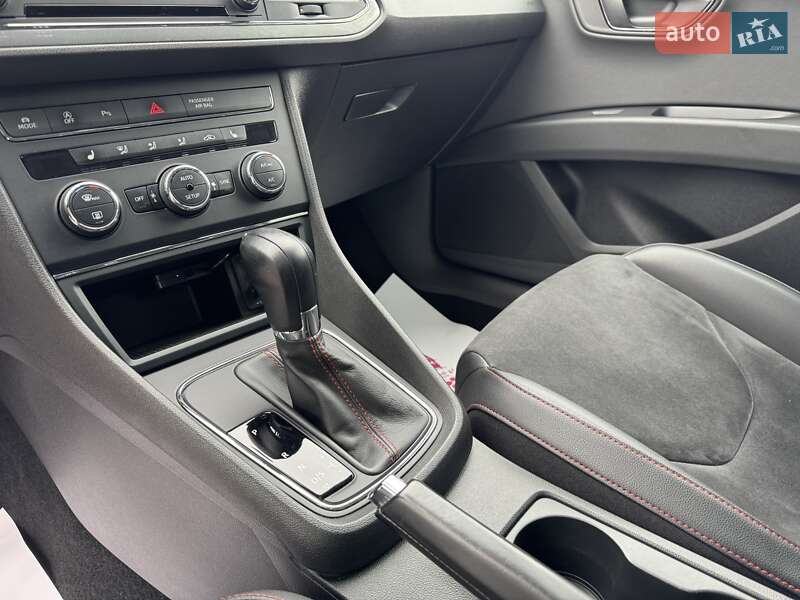 Хэтчбек SEAT Leon 2016 в Днепре