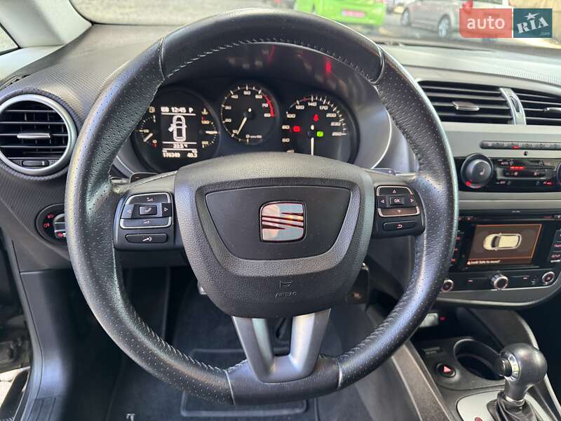 Хэтчбек SEAT Leon 2010 в Луцке