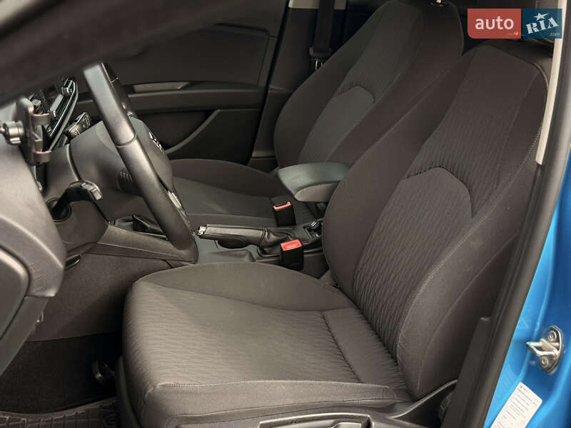 Хэтчбек SEAT Leon 2015 в Ужгороде