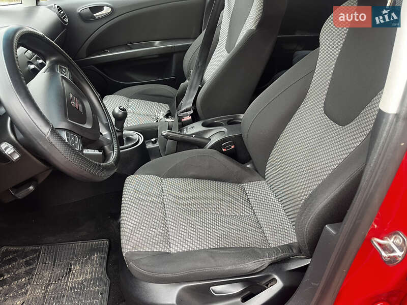 Хэтчбек SEAT Leon 2010 в Чернигове