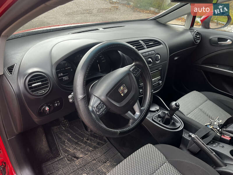 Хэтчбек SEAT Leon 2010 в Чернигове