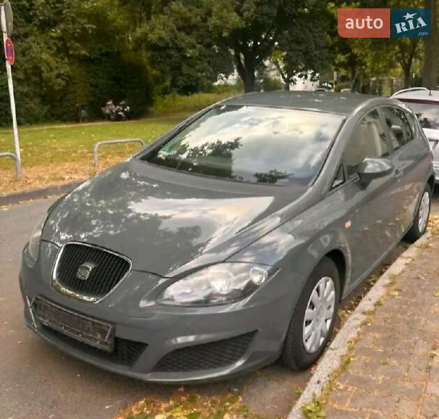 Хэтчбек SEAT Leon 2010 в 