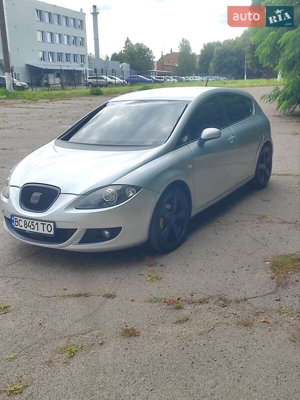 Хэтчбек SEAT Leon 2007 в Сокале