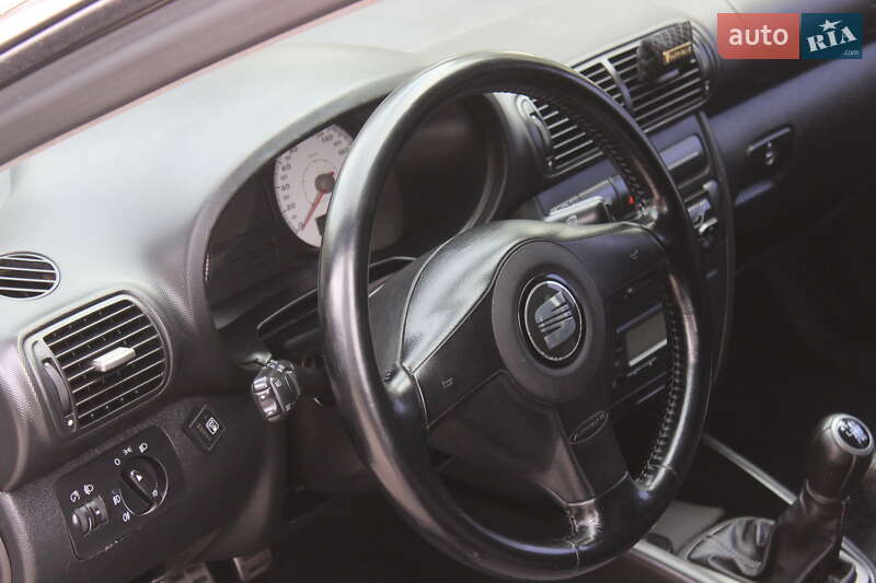 Хэтчбек SEAT Leon 2004 в Днепре