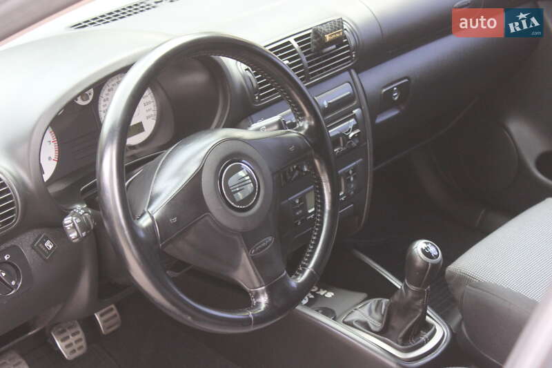 Хэтчбек SEAT Leon 2004 в Днепре