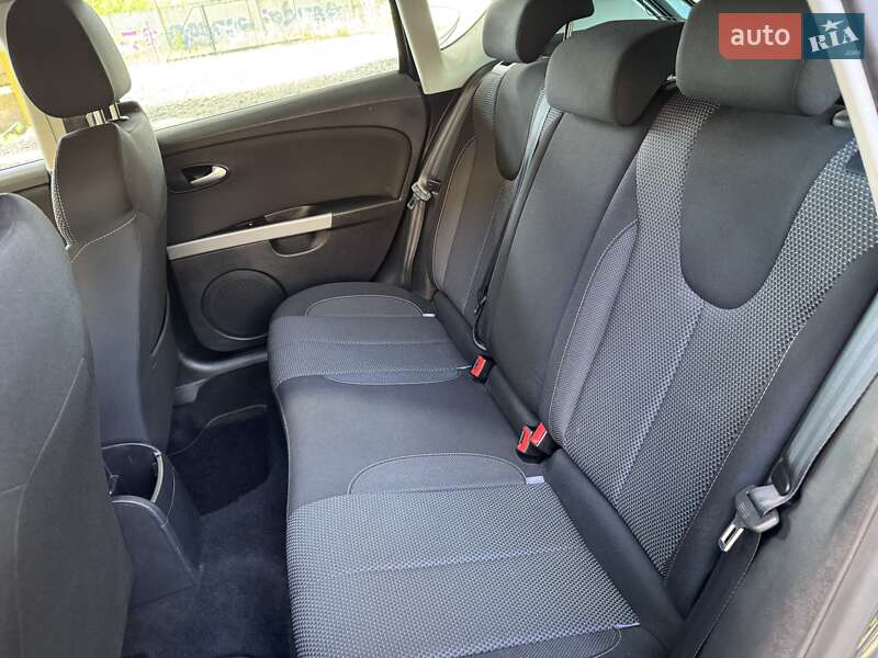 Хетчбек SEAT Leon 2010 в Луцьку