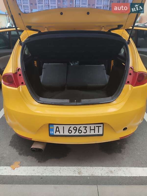 Хэтчбек SEAT Leon 2007 в Киеве