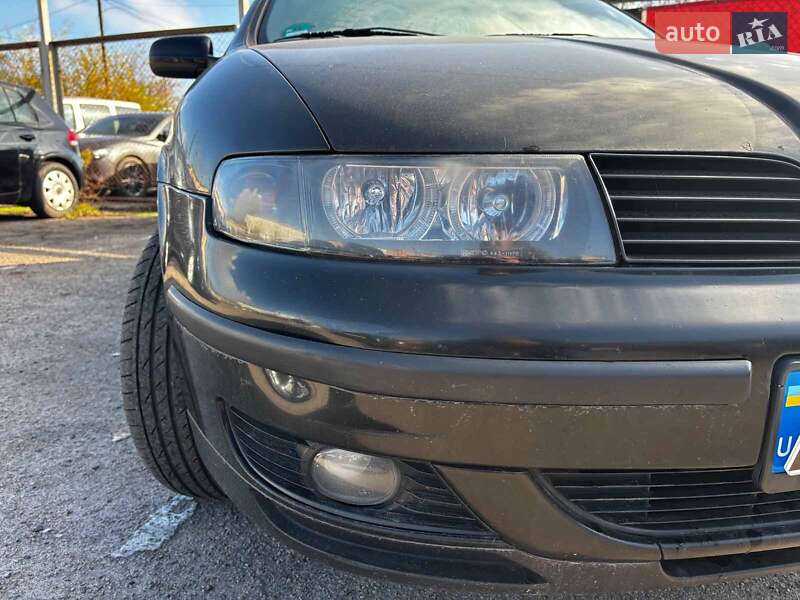 Хетчбек SEAT Leon 2001 в Запоріжжі