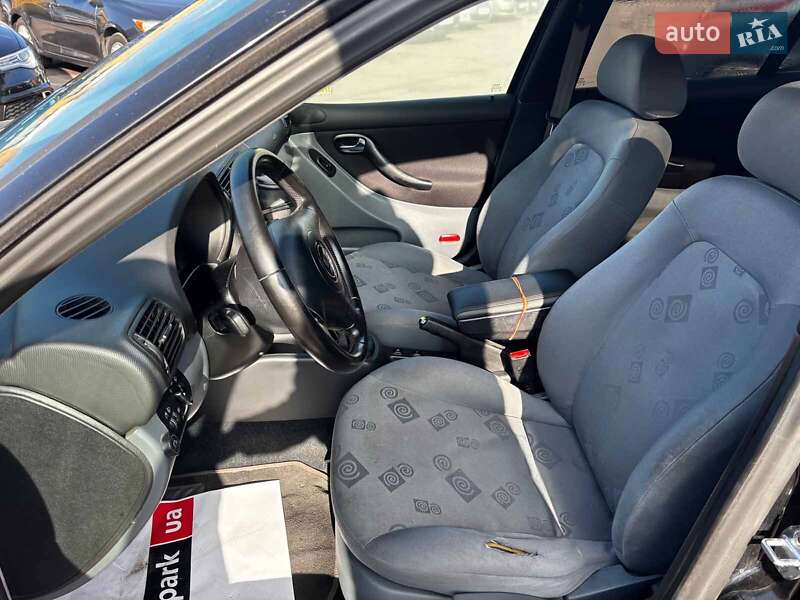 Хетчбек SEAT Leon 2001 в Запоріжжі