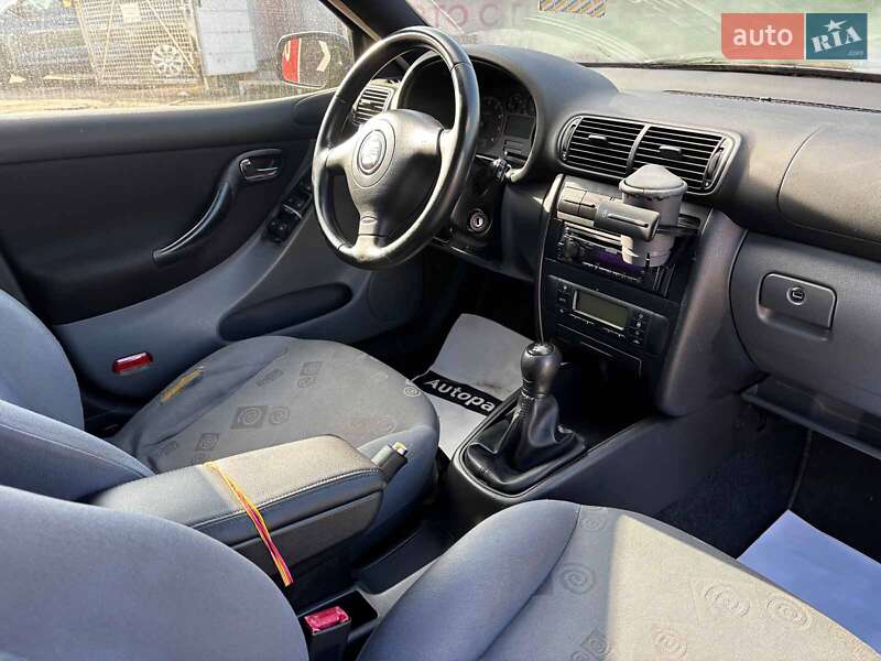 Хетчбек SEAT Leon 2001 в Запоріжжі