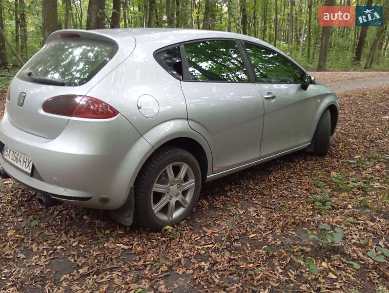 Хэтчбек SEAT Leon 2006 в Староконстантинове