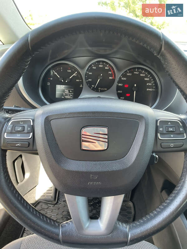 Хэтчбек SEAT Leon 2011 в Ирпене