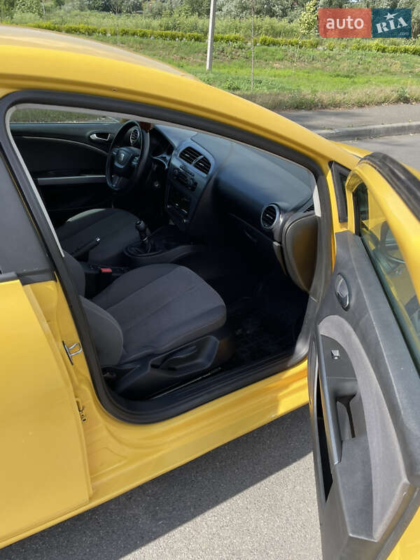 Хэтчбек SEAT Leon 2011 в Ирпене