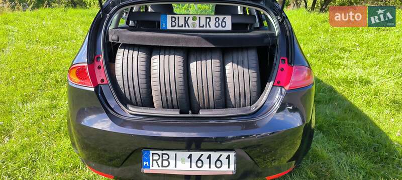 Хэтчбек SEAT Leon 2007 в Хырове