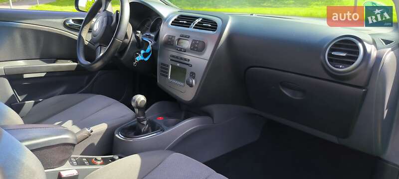 Хэтчбек SEAT Leon 2007 в Хырове
