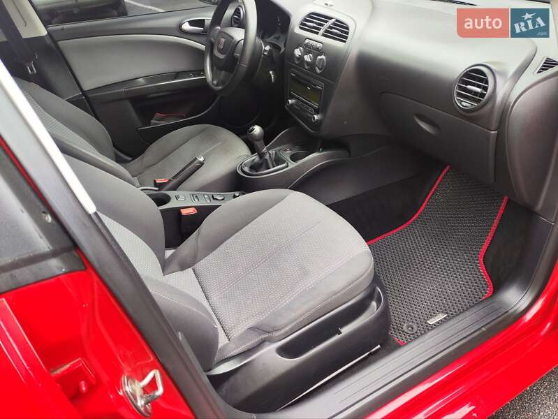 Хэтчбек SEAT Leon 2011 в Виннице