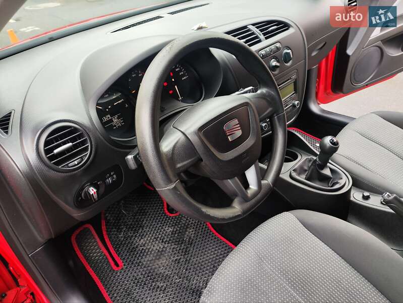 Хэтчбек SEAT Leon 2011 в Виннице