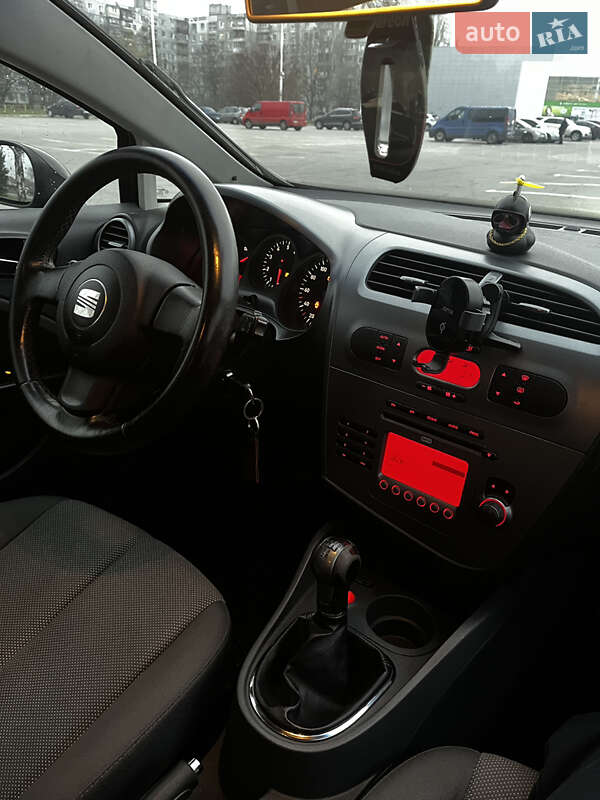 Хетчбек SEAT Leon 2006 в Запоріжжі