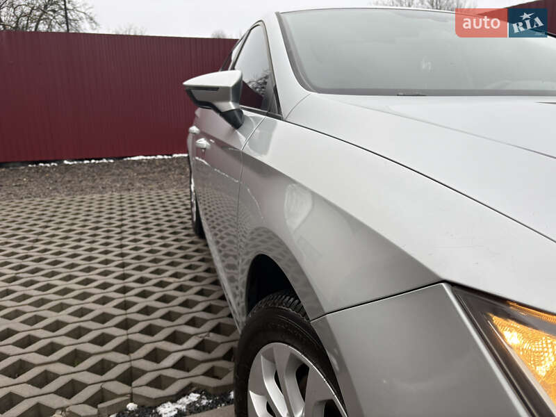 Хетчбек SEAT Leon 2013 в Бурштині