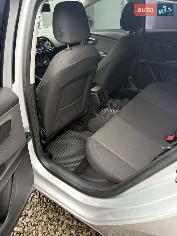 Хетчбек SEAT Leon 2013 в Бурштині