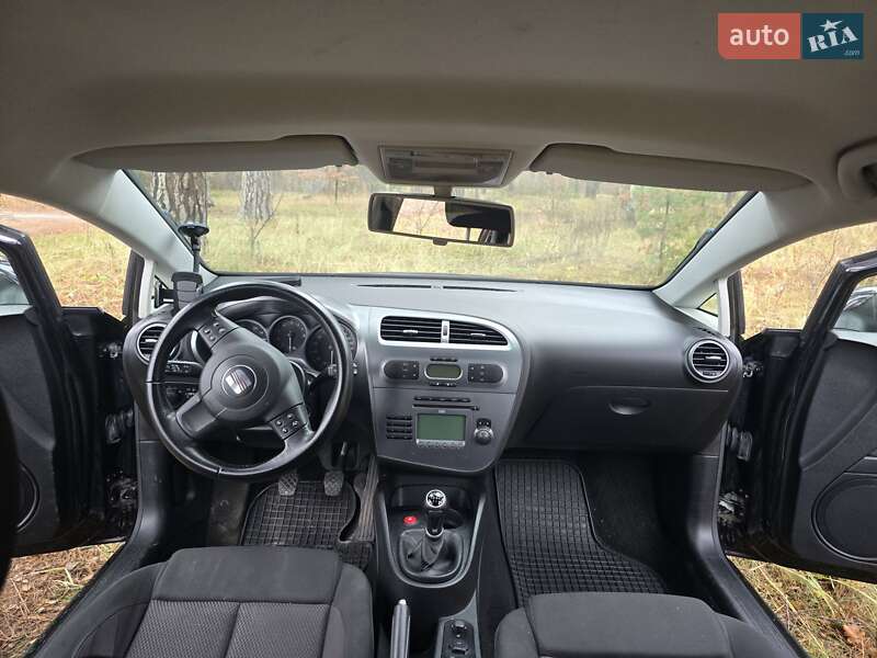 Хэтчбек SEAT Leon 2008 в Киеве