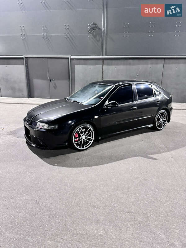 Хэтчбек SEAT Leon 2004 в Киеве