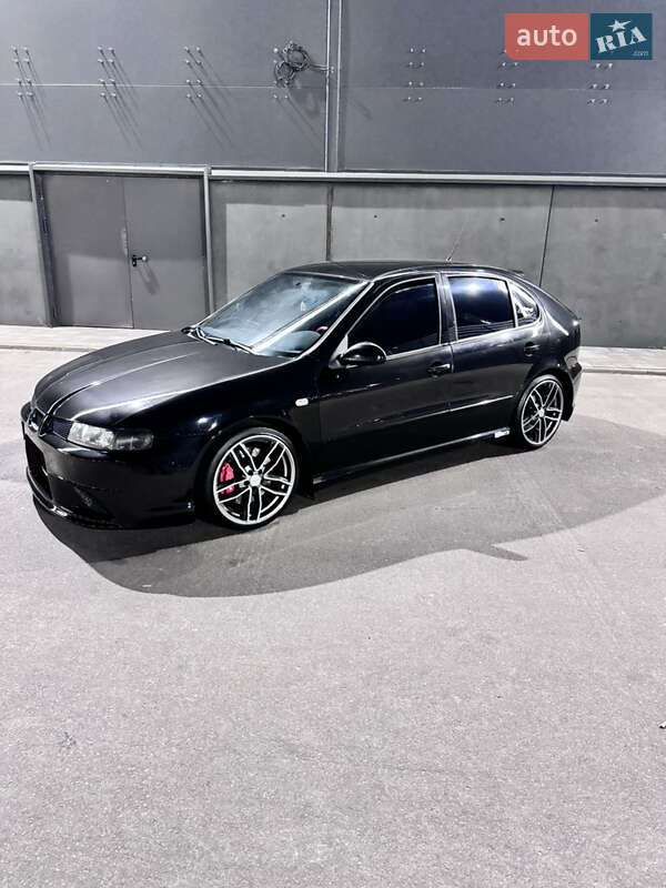 Хэтчбек SEAT Leon 2004 в Киеве