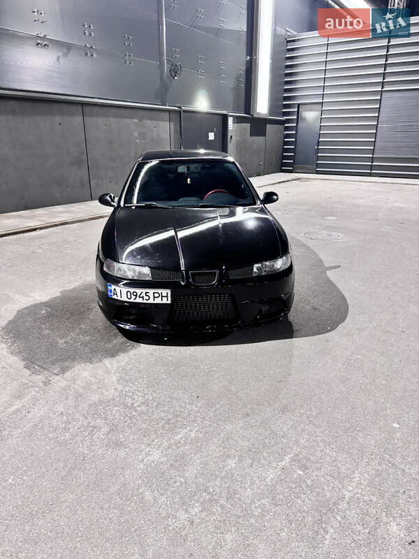 Хэтчбек SEAT Leon 2004 в Киеве