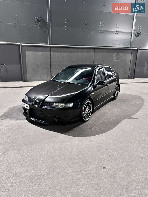 Хэтчбек SEAT Leon 2004 в Киеве