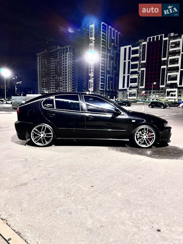 Хэтчбек SEAT Leon 2004 в Киеве