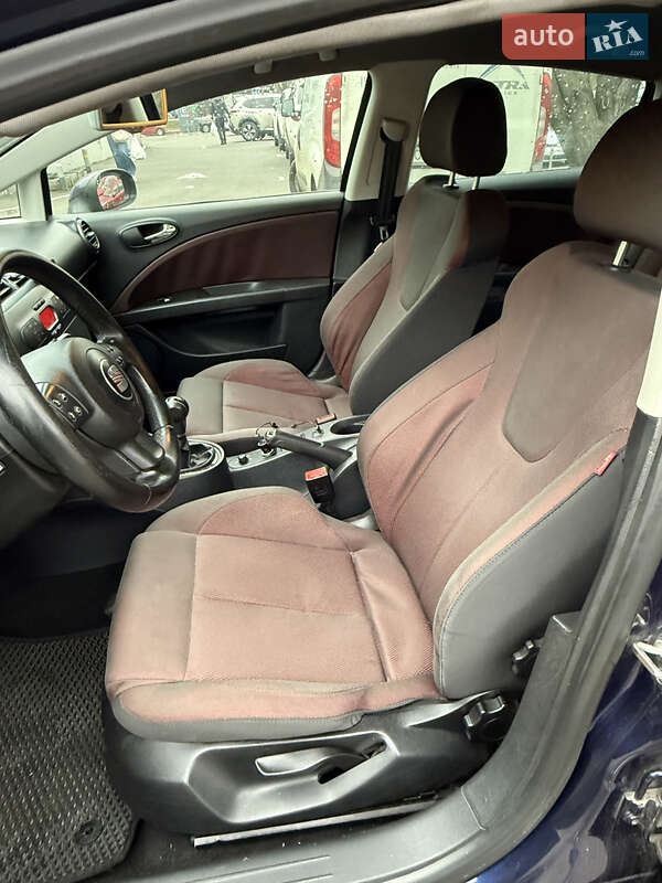 Хэтчбек SEAT Leon 2006 в Киеве