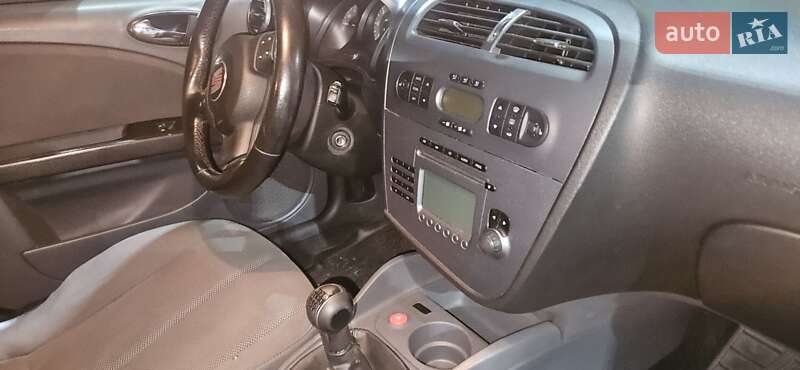 Хэтчбек SEAT Leon 2006 в Софиевской Борщаговке