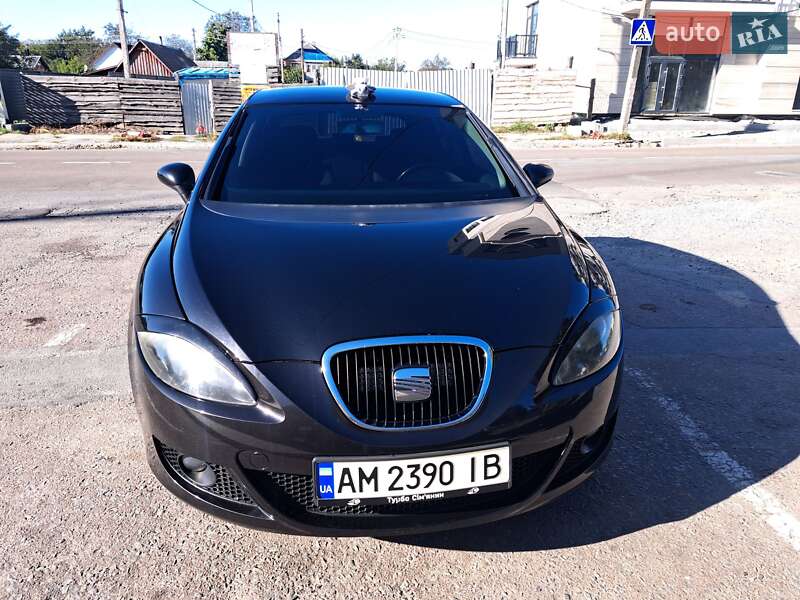 Хэтчбек SEAT Leon 2008 в Звягеле