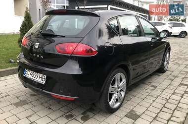 Хэтчбек SEAT Leon 2010 в Львове