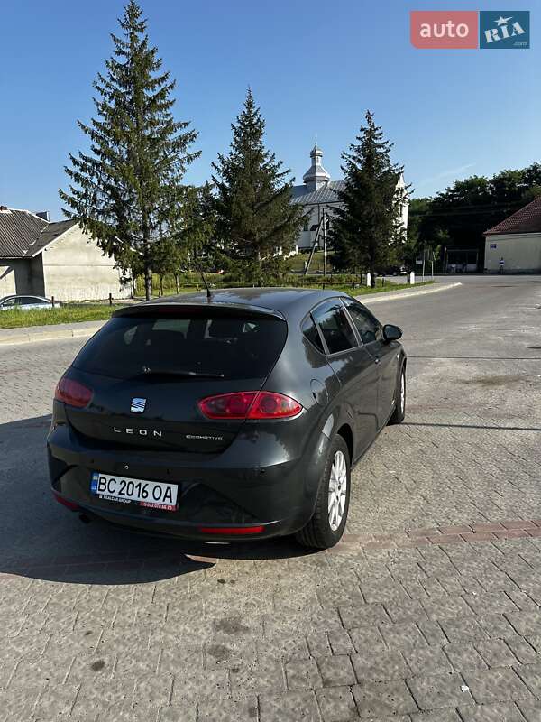 Хэтчбек SEAT Leon 2011 в Львове