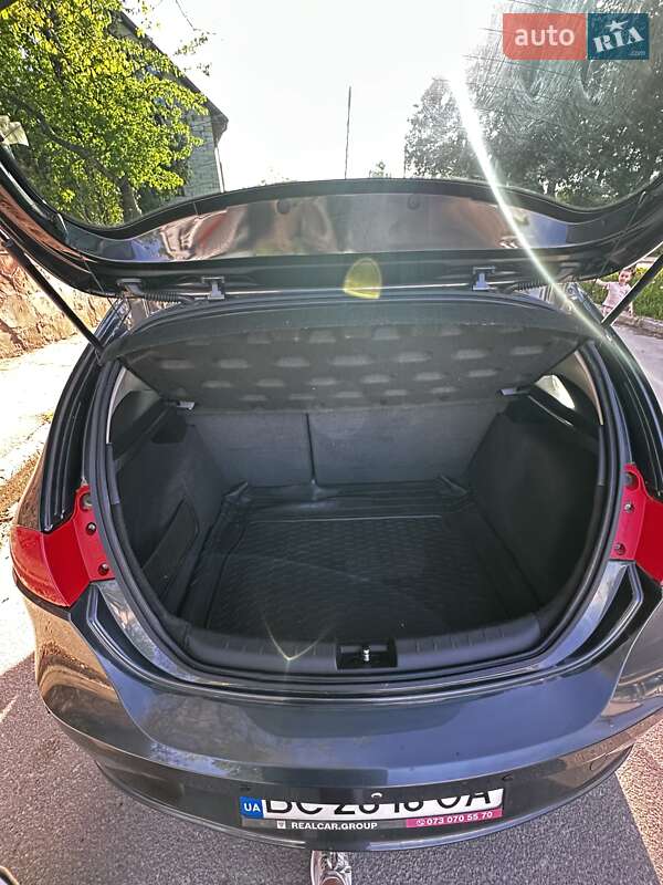 Хэтчбек SEAT Leon 2011 в Львове