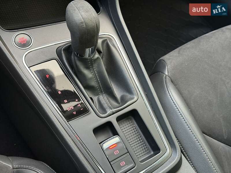 Хэтчбек SEAT Leon 2017 в Киеве